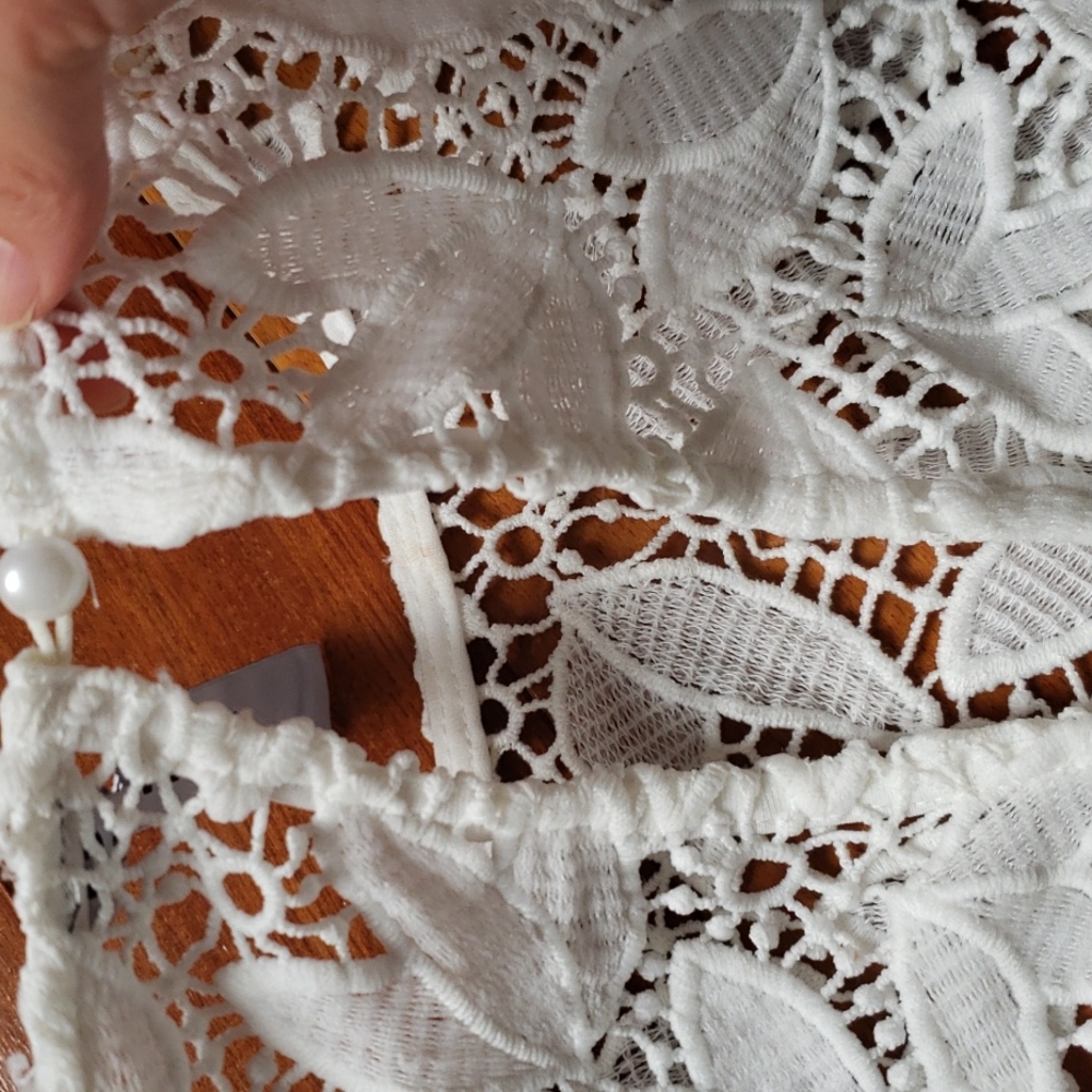 New with tag! Beautiful Detailed White Top - Picture 8 of 9